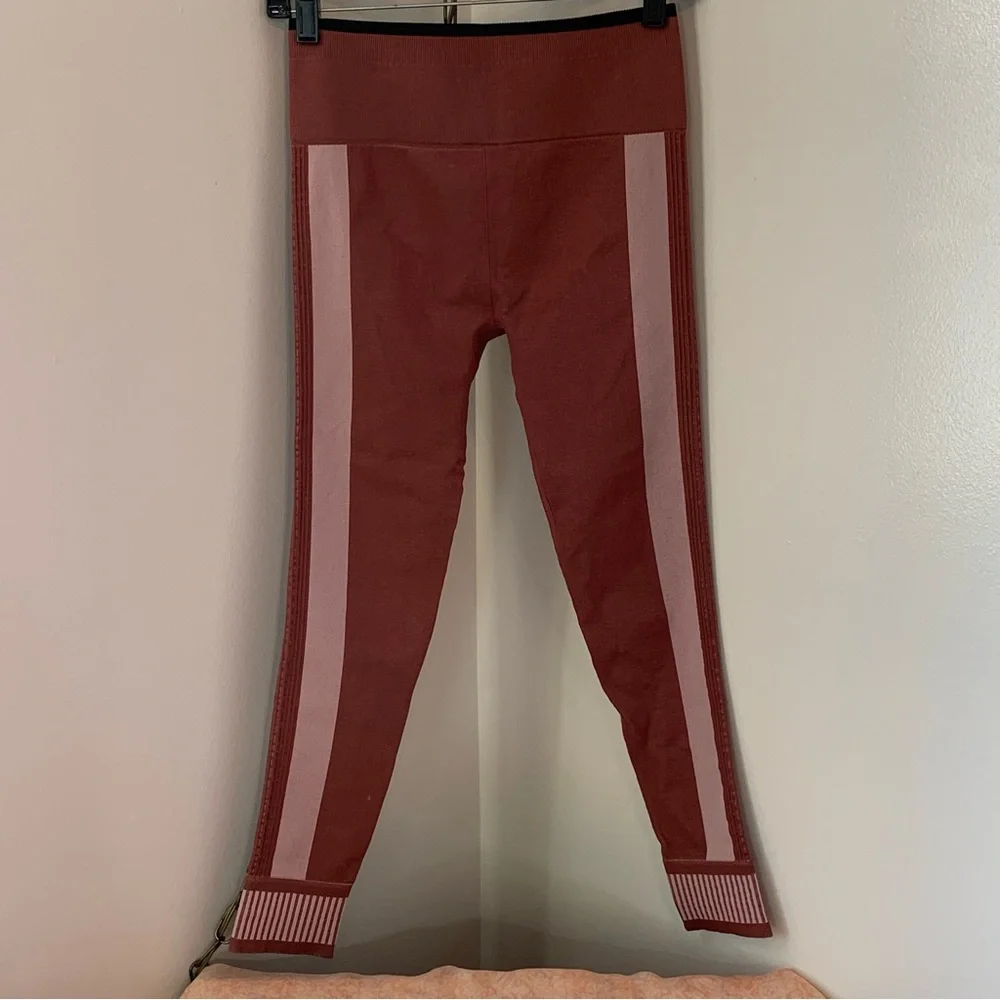 *NWT* Fabletics High-Waisted Seamless Star Leggings - Picture 8 of 10